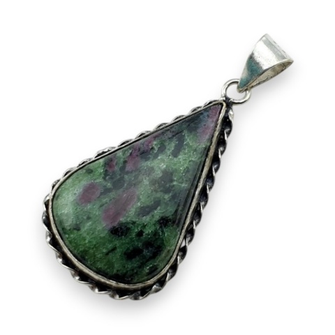 Rubin w zoisycie zawieszka 36x24 mm nr 37