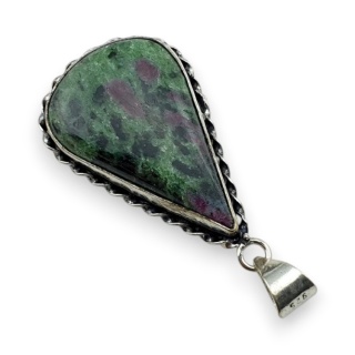 Rubin w zoisycie zawieszka 36x24 mm nr 37