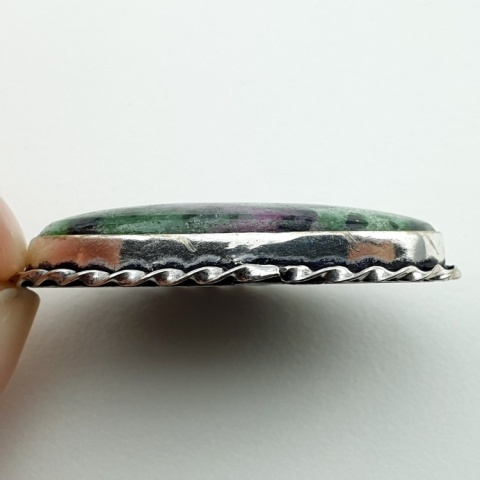 Rubin w zoisycie zawieszka 38x24 mm nr 67