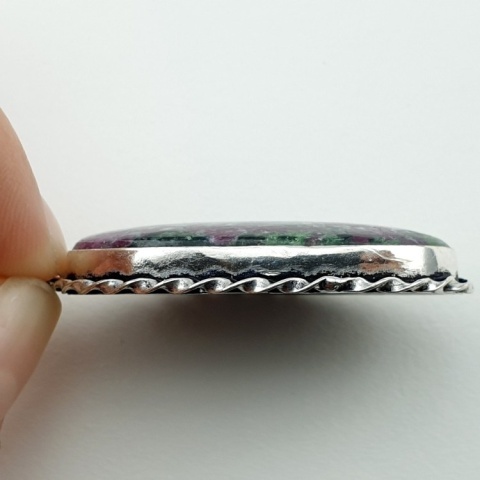 Rubin w zoisycie zawieszka 39x25 mm nr 51