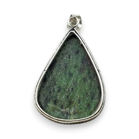 Rubin w zoisycie zawieszka 40x29 mm nr 25