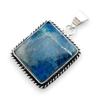 Apatite pendant 24x22 mm no 167