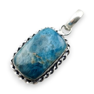 Apatite pendant 25x16 mm no 163