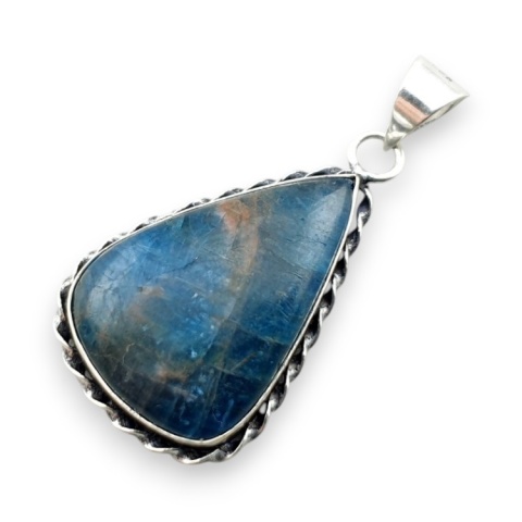 Apatite pendant 32x21 mm no 172