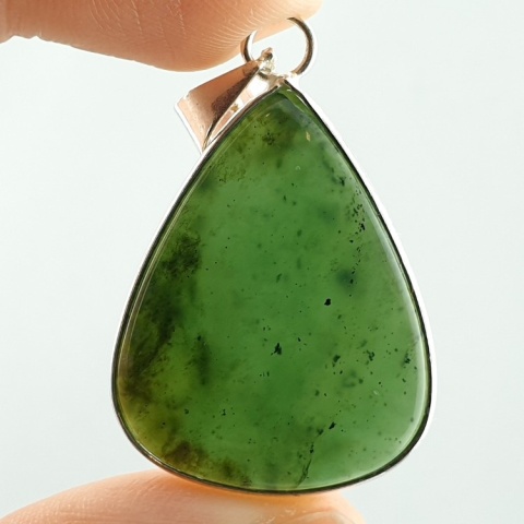 Nefryt zawieszka 33x25 mm nr 7