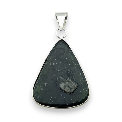 Nephrite pendant 33x26 mm no 24