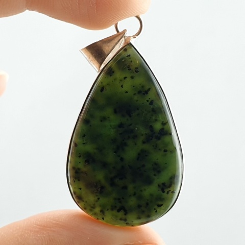 Nefryt zawieszka 37x24 mm nr 21