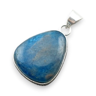 Apatite pendant 27x22 mm no 242