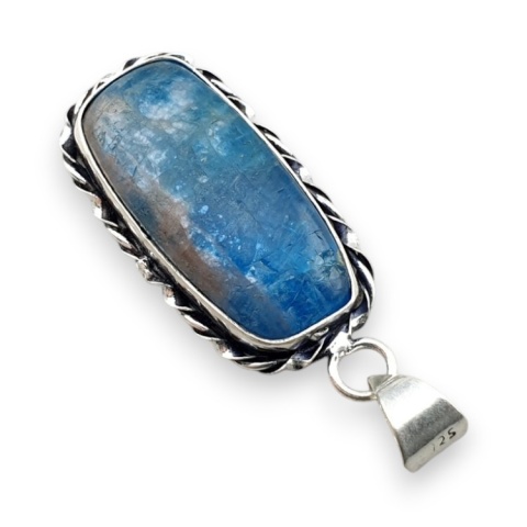 Apatite pendant 30x15 mm no 219