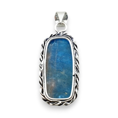 Apatite pendant 30x15 mm no 219