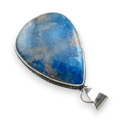 Apatite pendant 32x25 mm no 228