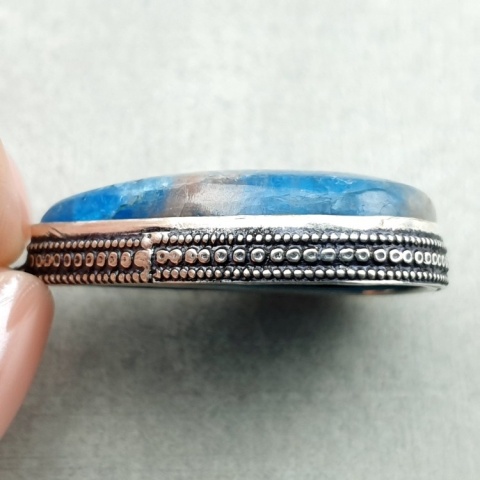 Apatite pendant 32x25 mm no 228