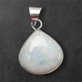 Kamień księżycowy zawieszka 22x22 mm nr 243