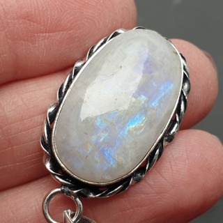 Kamień księżycowy zawieszka 25x16 mm nr 248