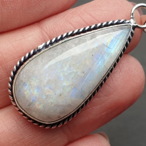 Moonstone pendant 31x16 mm no 268