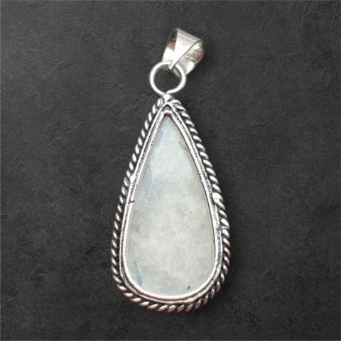 Moonstone pendant 31x16 mm no 268