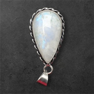 Kamień księżycowy zawieszka 32x18 mm nr 236