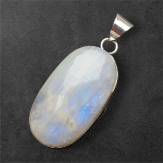 Kamień księżycowy zawieszka 33x19 mm nr 251