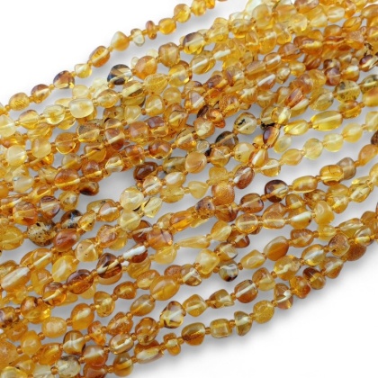 Bursztyn bałtycki bryłka 6-8 mm sznur 60 cm złoty