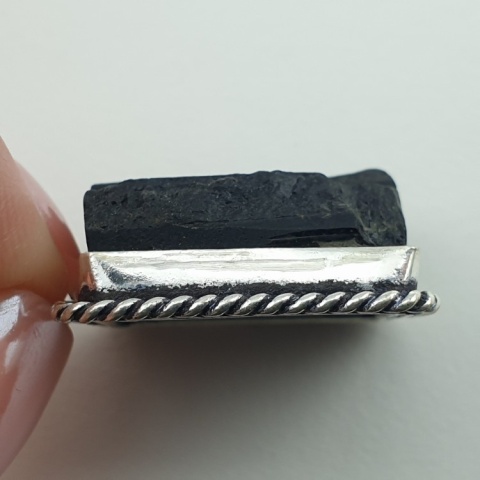 Czarny turmalin zawieszka 20x21 mm nr 412