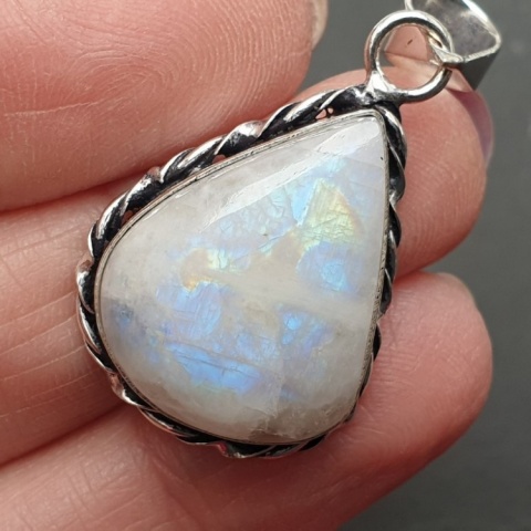 Kamień księżycowy zawieszka 23x18 mm nr 284