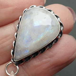 Kamień księżycowy zawieszka 24x16 mm nr 298