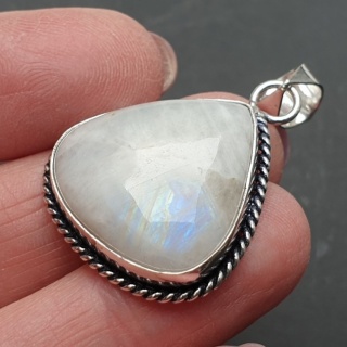 Kamień księżycowy zawieszka 24x23 mm nr 274