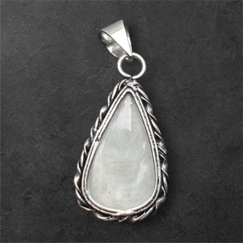 Moonstone pendant 25x15 mm no 332