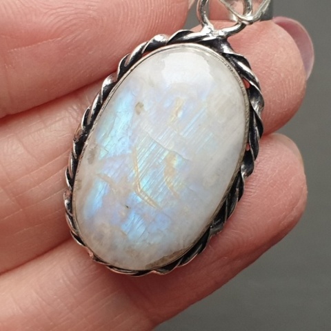 Moonstone pendant 25x16 mm no 314