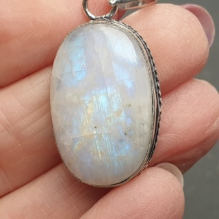 Kamień księżycowy zawieszka 26x17 mm nr 318