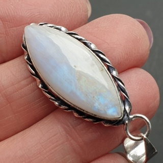 Kamień księżycowy zawieszka 29x21 mm nr 290