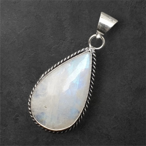 Moonstone pendant 31x18 mm no 302