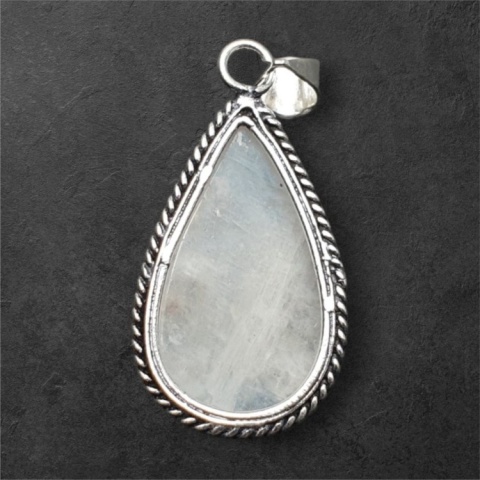 Moonstone pendant 31x18 mm no 302
