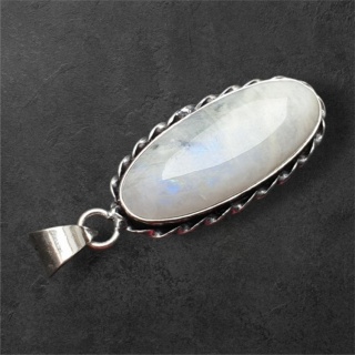 Kamień księżycowy zawieszka 32x14 mm nr 277
