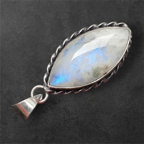 Kamień księżycowy zawieszka 32x16 mm nr 275