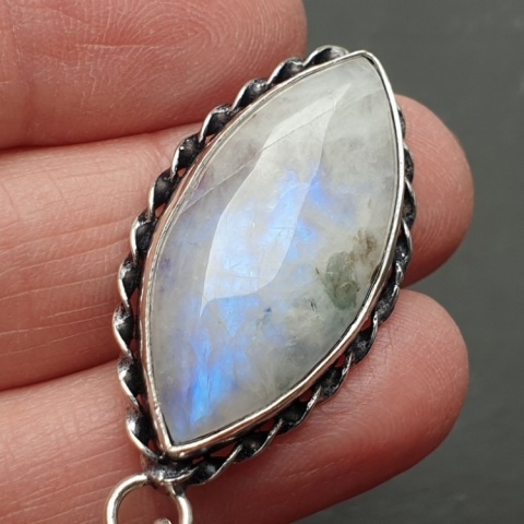 Kamień księżycowy zawieszka 32x16 mm nr 275