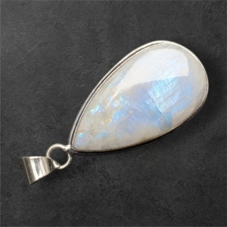 Kamień księżycowy zawieszka 32x18 mm nr 295