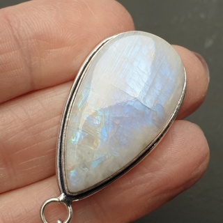 Kamień księżycowy zawieszka 32x18 mm nr 295