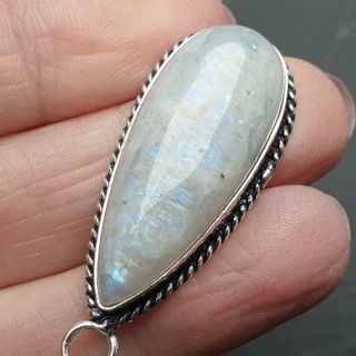 Kamień księżycowy zawieszka 33x14 mm nr 304