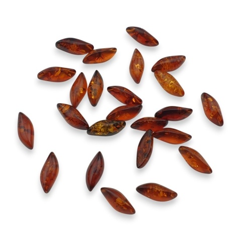 Bursztyn bałtycki kaboszon markiza 9,5x3,7 mm 1 szt