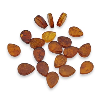 Bursztyn bałtycki płaska łezka 11x8 mm 1 szt.