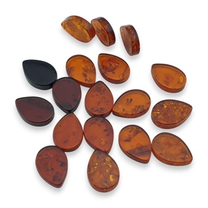 Bursztyn bałtycki płaska łezka 14x10 mm 1 szt.
