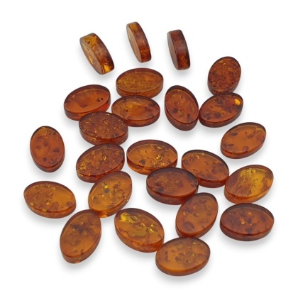 Bursztyn bałtycki płaski owal 12x8 mm 1 szt
