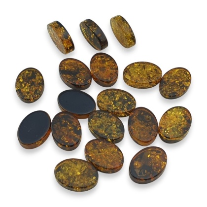 Bursztyn bałtycki płaski owal 14x10 mm 1 szt zielony