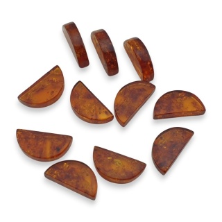 Bursztyn bałtycki płaskie półkole 17x8,5 mm 1 szt
