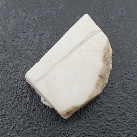 Howlit cięty surowy 22x17 mm nr 8