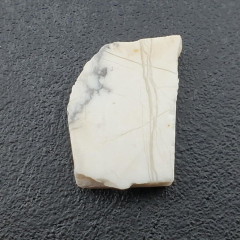 Howlit cięty surowy 22x17 mm nr 8