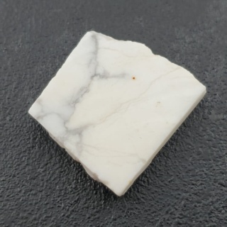 Howlit cięty surowy 23x21 mm nr 48