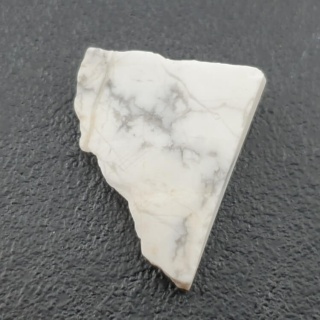 Howlit cięty surowy 24x19 mm nr 90