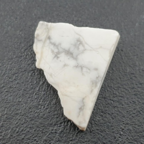 Howlit cięty surowy 24x19 mm nr 90